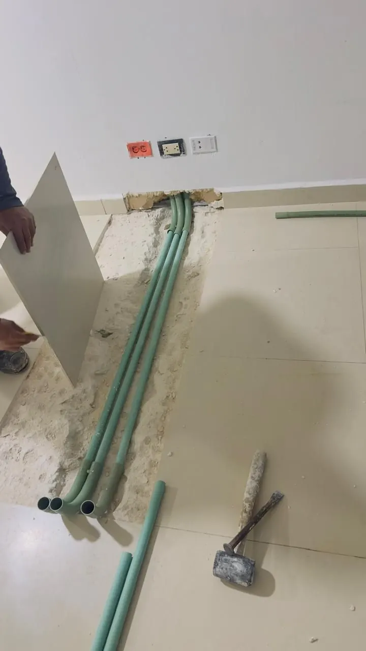 Canalización ahogada en piso