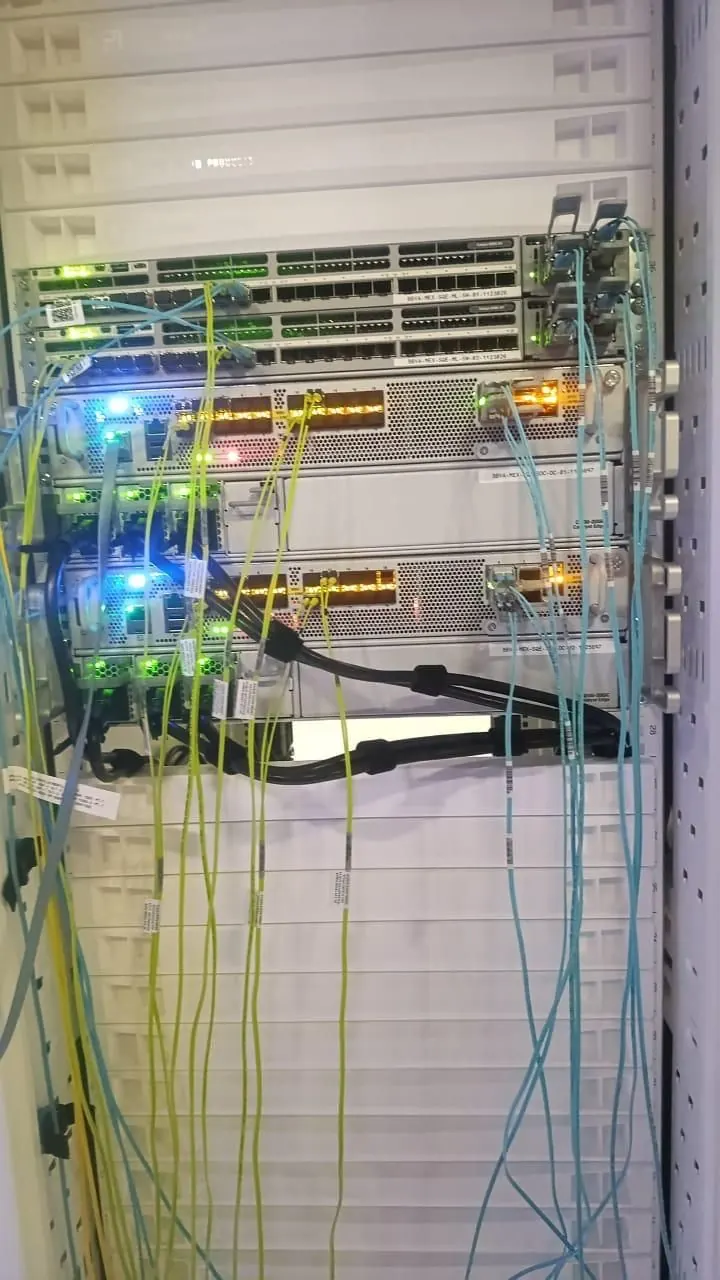 Parcheo de fibra en centro de datos