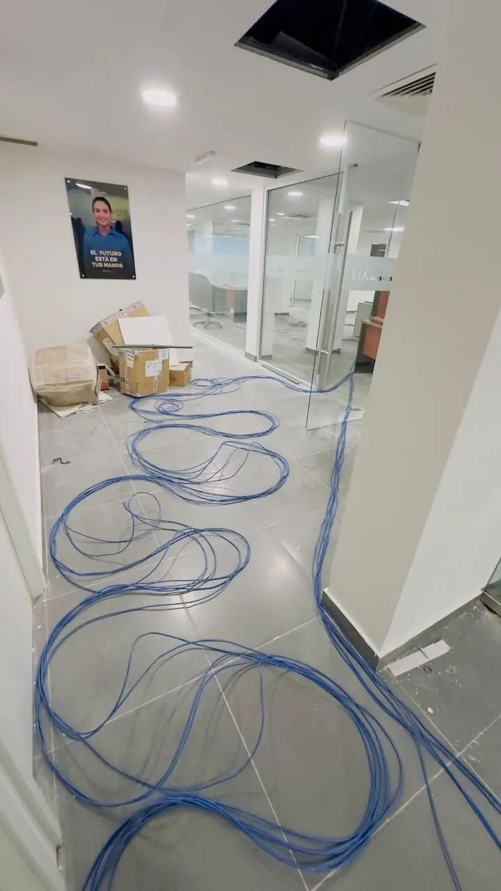 Tendido de cable UTP en oficinas