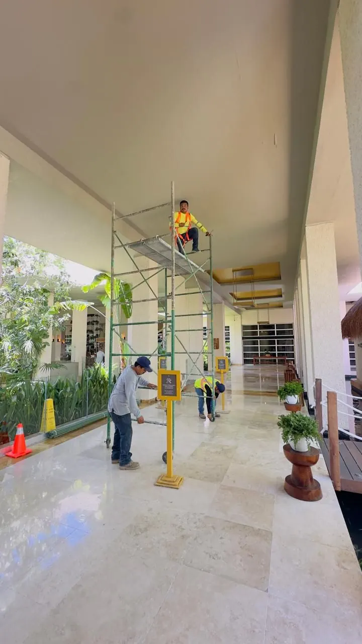 Trabajo en altura en un hotel